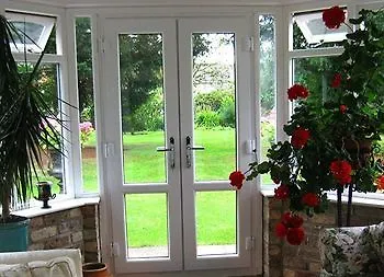 Apple Tree Cottages Saltmarshe Hotel
